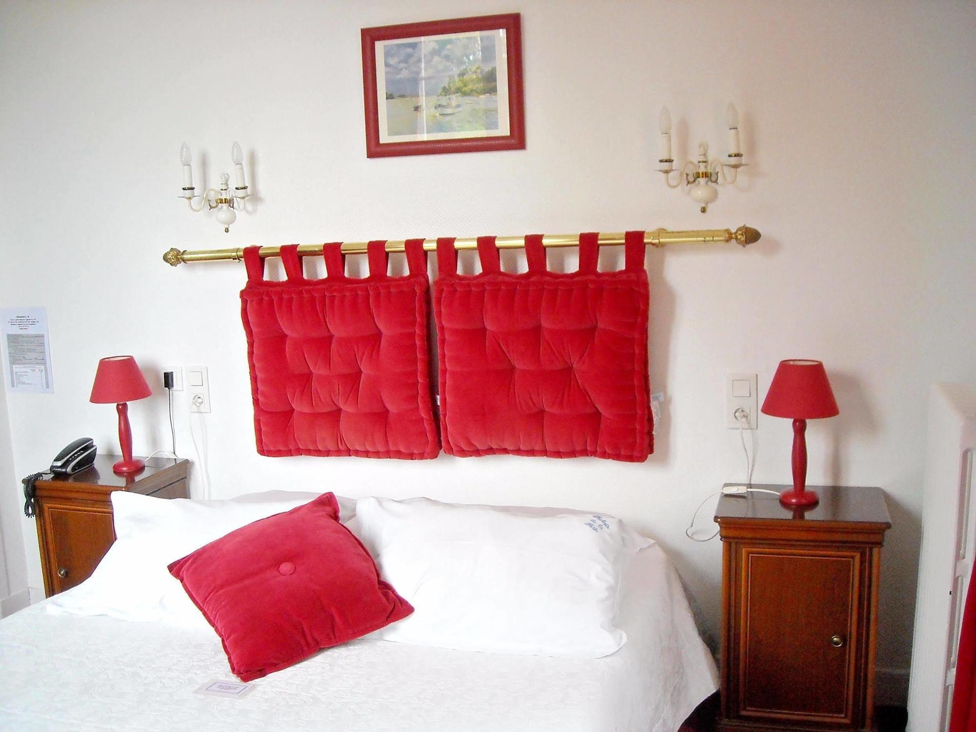 Logis Hotel Le Relais De La Poste Restaurant Le Fil Du Temps Thury-Harcourt-le-Hom Luaran gambar