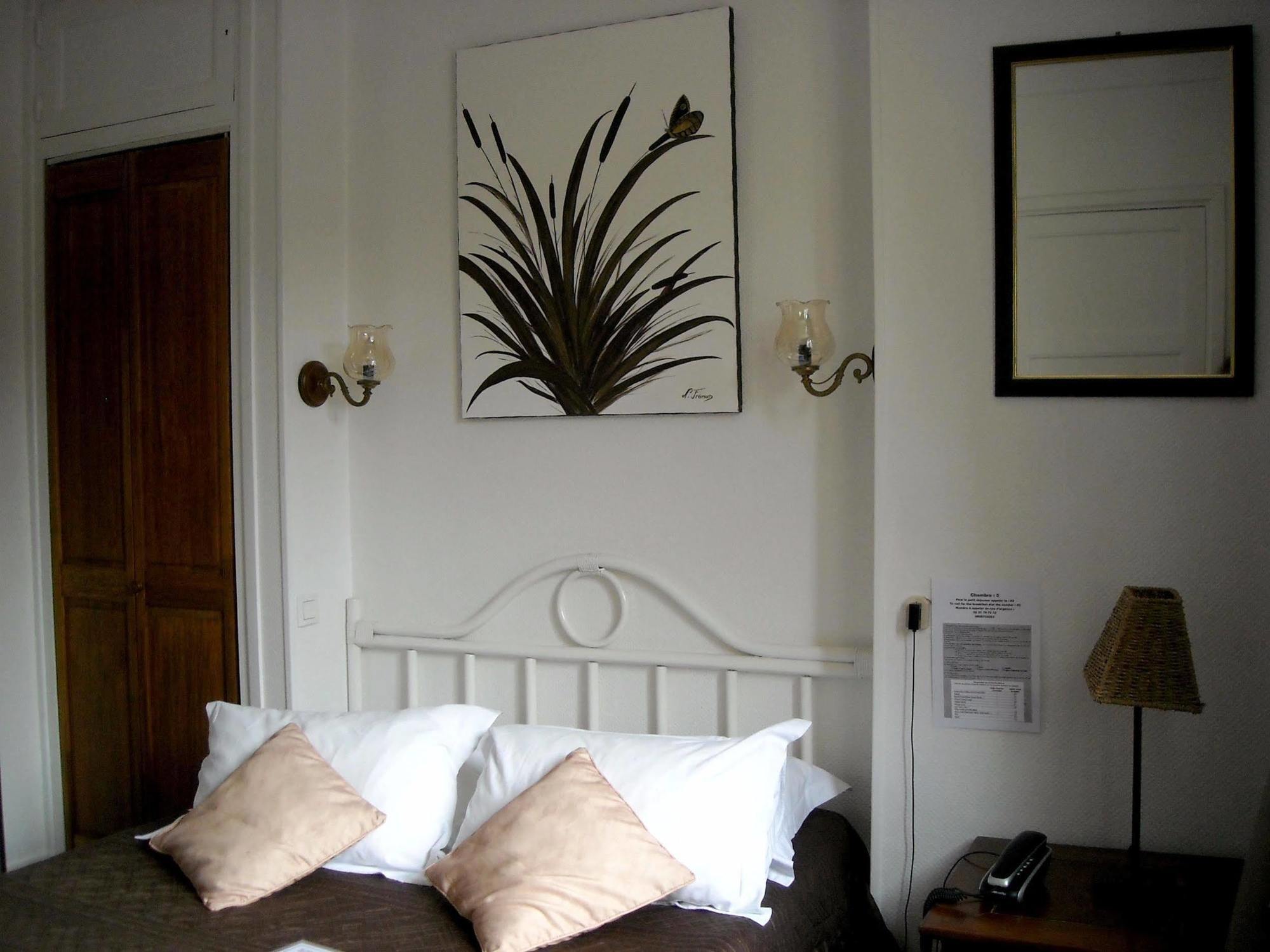 Logis Hotel Le Relais De La Poste Restaurant Le Fil Du Temps Thury-Harcourt-le-Hom Luaran gambar