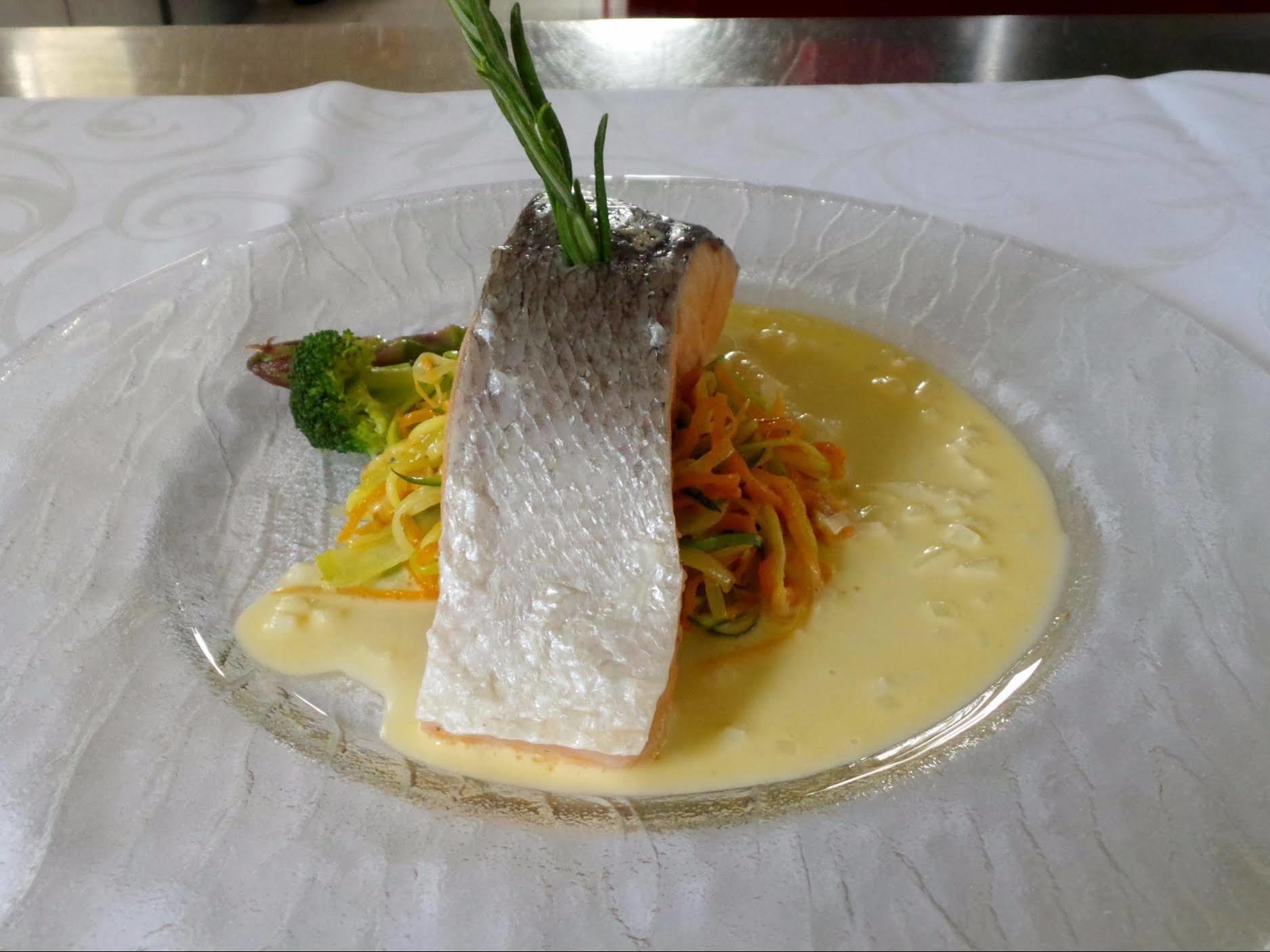 Logis Hotel Le Relais De La Poste Restaurant Le Fil Du Temps Thury-Harcourt-le-Hom Luaran gambar
