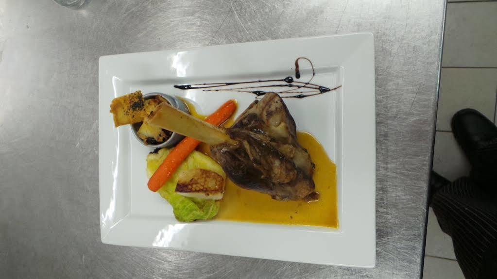 Logis Hotel Le Relais De La Poste Restaurant Le Fil Du Temps Thury-Harcourt-le-Hom Luaran gambar