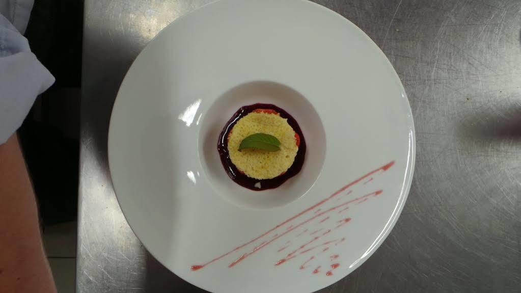 Logis Hotel Le Relais De La Poste Restaurant Le Fil Du Temps Thury-Harcourt-le-Hom Luaran gambar