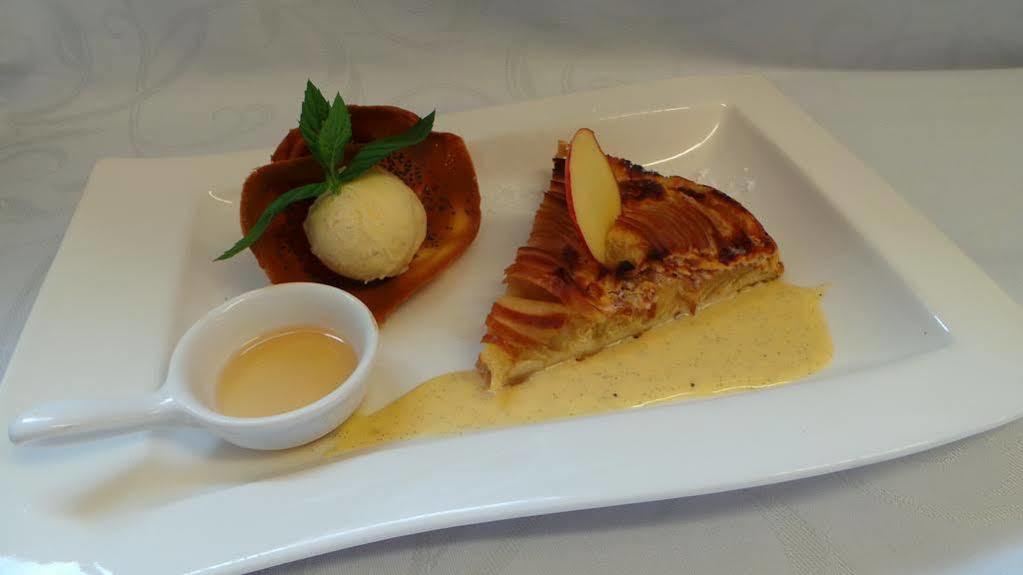 Logis Hotel Le Relais De La Poste Restaurant Le Fil Du Temps Thury-Harcourt-le-Hom Luaran gambar