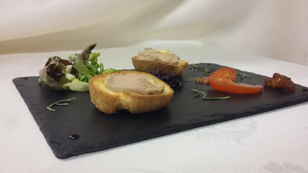 Logis Hotel Le Relais De La Poste Restaurant Le Fil Du Temps Thury-Harcourt-le-Hom Luaran gambar